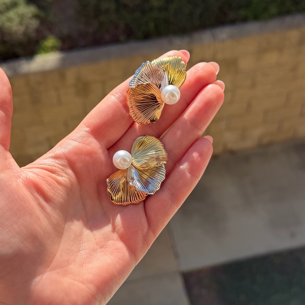 Three Color Floral Pearl Stud Earrings - Picture 3 of 5